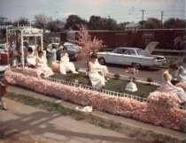 Apple Blossom 1968, Beta Sigma Phi float